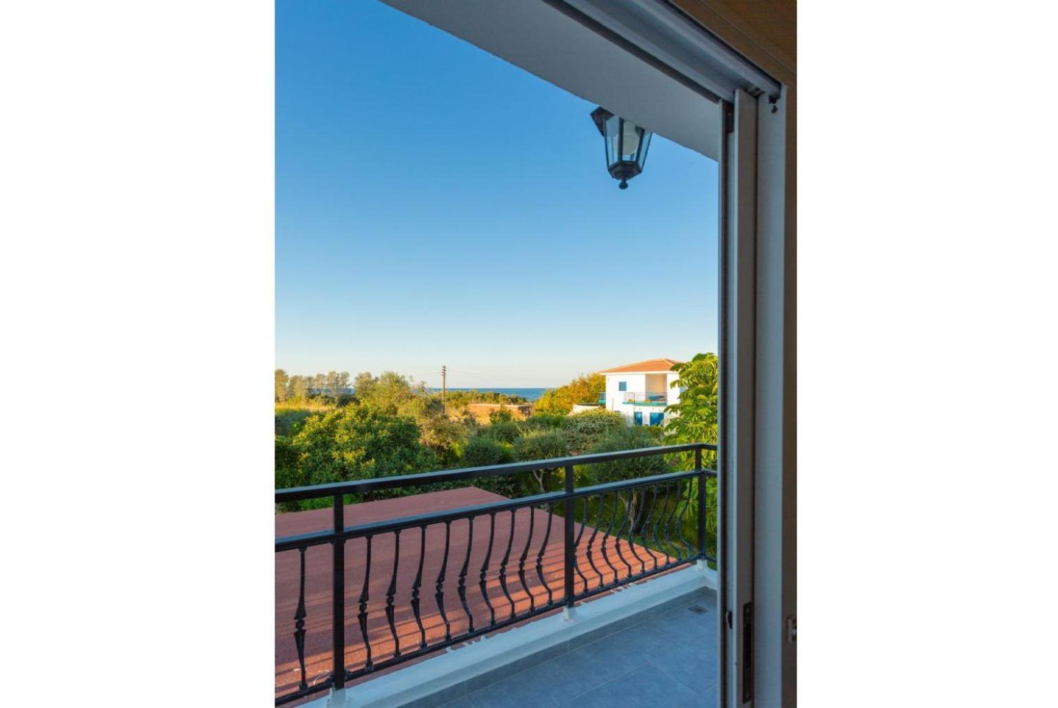 Sun Beach Villa Tria Polis Buitenkant foto