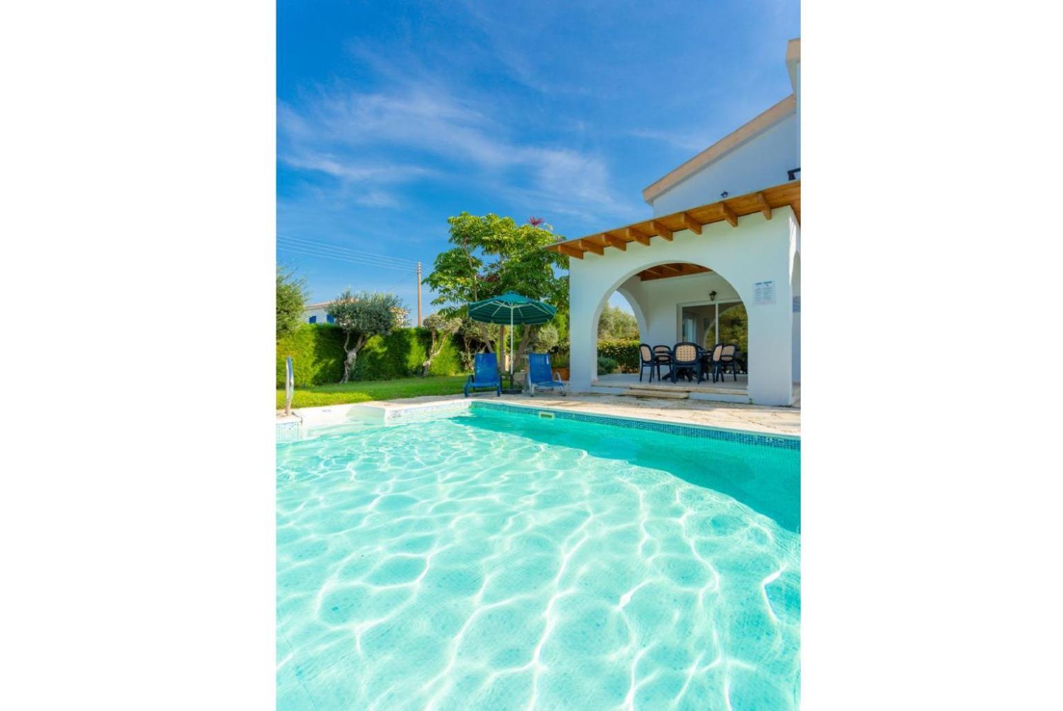 Sun Beach Villa Tria Polis Buitenkant foto