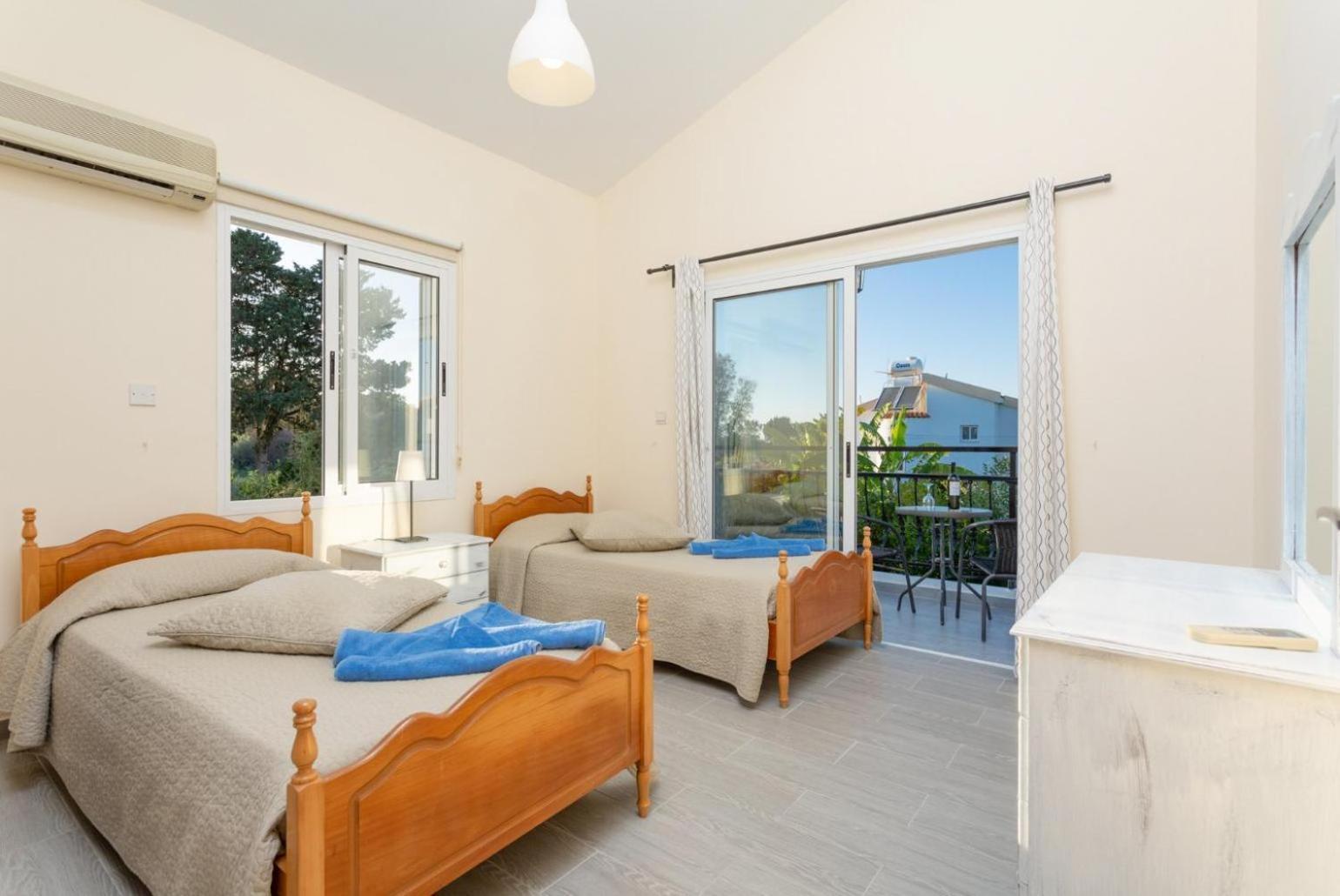 Sun Beach Villa Tria Polis Buitenkant foto